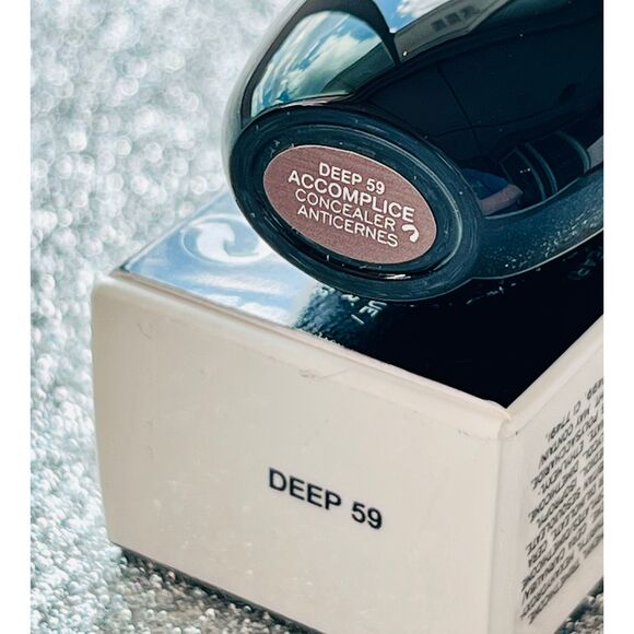 Marc Jacobs Beauty Accomplice Deep 59 Concealer & Touch-Up Stick Red Undertones - Picture 4 of 6